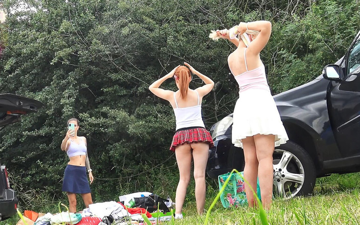 Leon Lambert Girls Twerk Parties CFNM: Debajo de sus minifaldas ninguna chica en bragas prueba con...