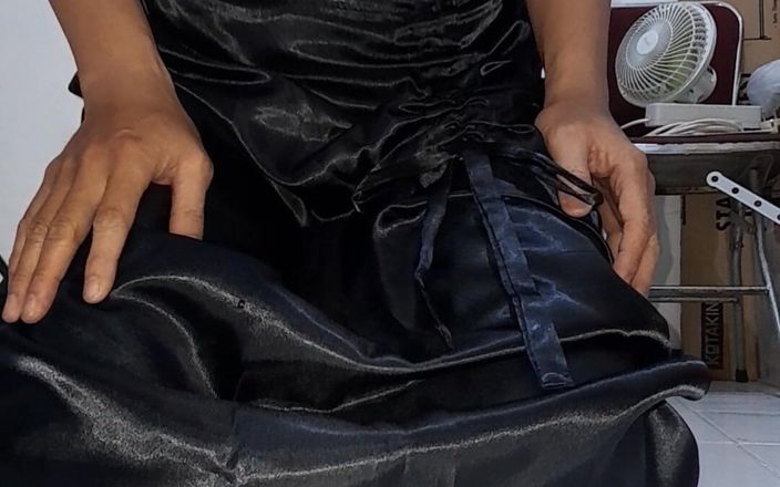 Naomisinka: Satin Black Skirt Cum Rag