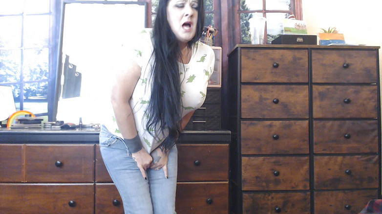 Abby Anna: Ồ không, tôi ướt quần jean của tôi