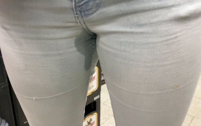 RedDevil: Pee in the jeans in the shop
