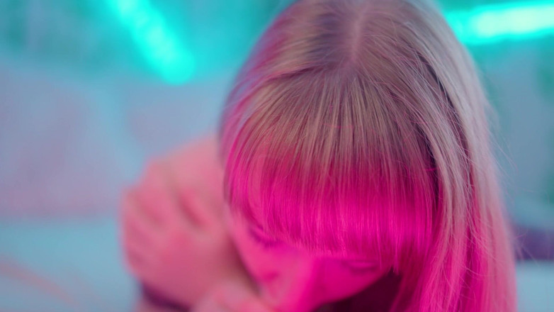 Jolie Lyon: Mama vitregă a iubitei vrea prima dată