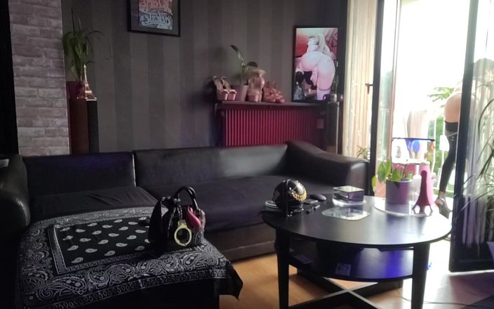 VaneSsa BiTCHx: 阳台上的黑豹展览