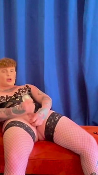 Femboy Uses Masturbator