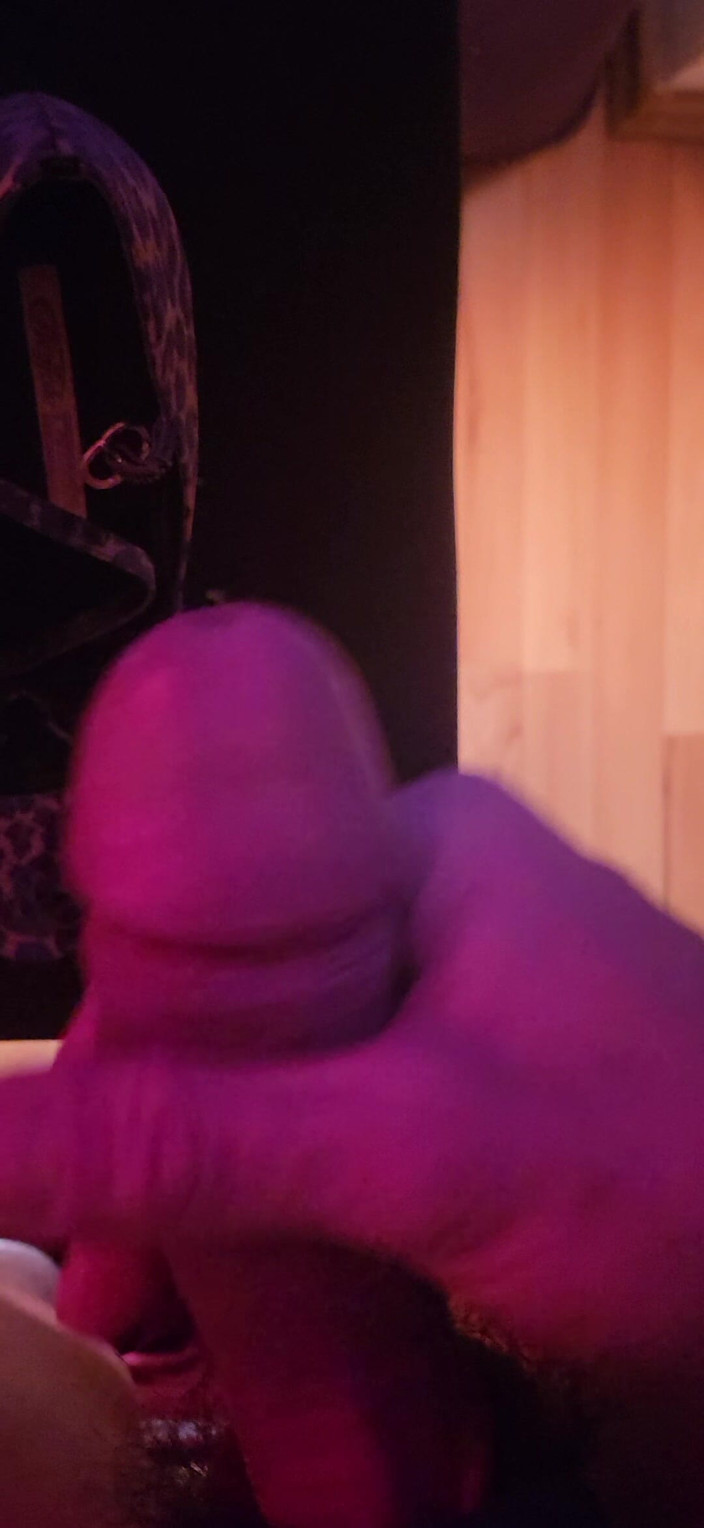 Coco Channy de Sad: Velký pěkný penis stříká na boty moje paní část 2