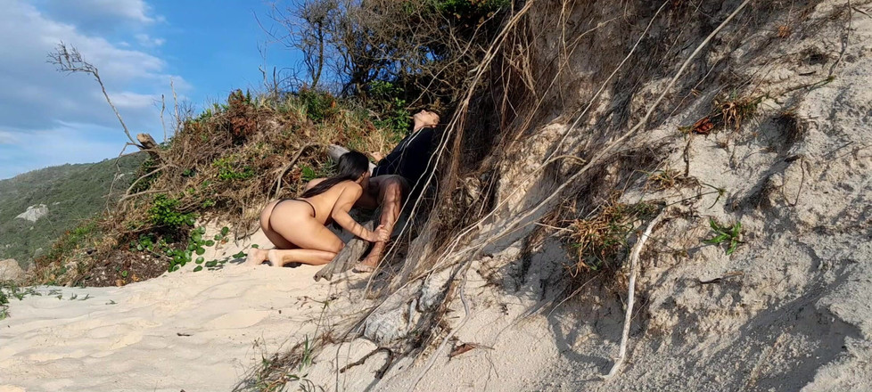 Couplebeach1: Чи можу я смоктати твій член? Приєднуйтесь до мене