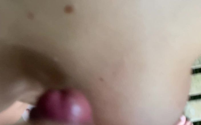 Esposaheyya: 在阳台上赤身裸体吮吸鸡巴直到他射在我的奶子上。第一人称视角