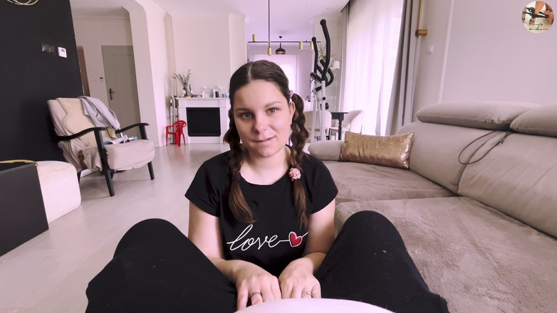 beauty_and_the_other_one: At kuyruklu amatör evli kadın büyük dölü yutuyor