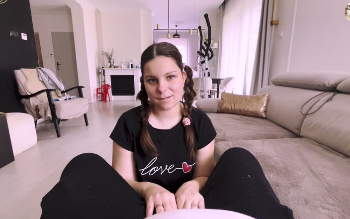 beauty_and_the_other_one: Amatorska żona w warkoczykach połyka duży ładunek
