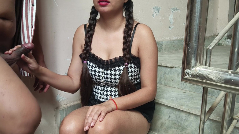 Hornycouple149: 印度女大学生在教师节勾引她的导师操她并被中出