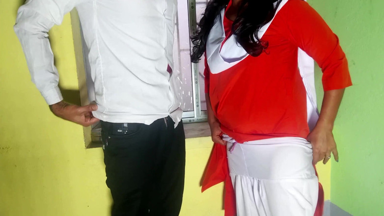 FireeCouple: Vysokoškolačka 18+ rychlé šukání ve třídě