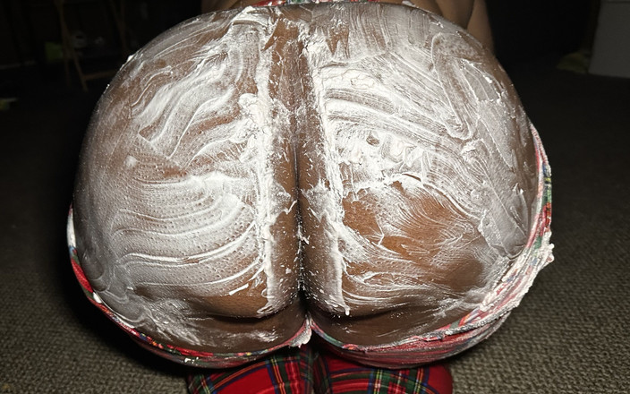 VIXXENTEE: Hraní se šlehačkou a třešněmi