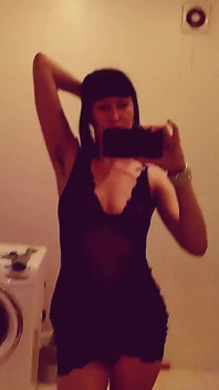 MILF Ginnagg Masturbating