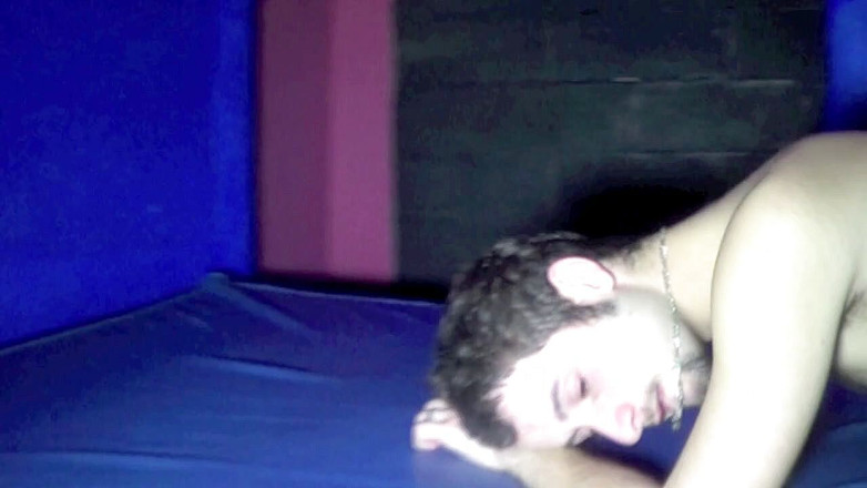 Gaybareback: Francuski twink zerżnięty w saunie w Lyonie