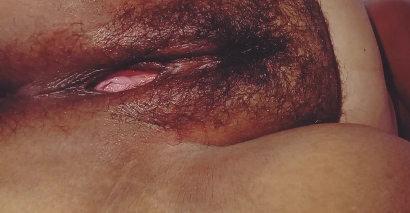 Karmicoxv: Moja pulchna dziewczyna masturbuje się swoim dildem, wkłada go w...