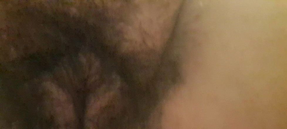 Mommy big hairy pussy: Cận cảnh âm đạo đầy lông của máy bay bà già