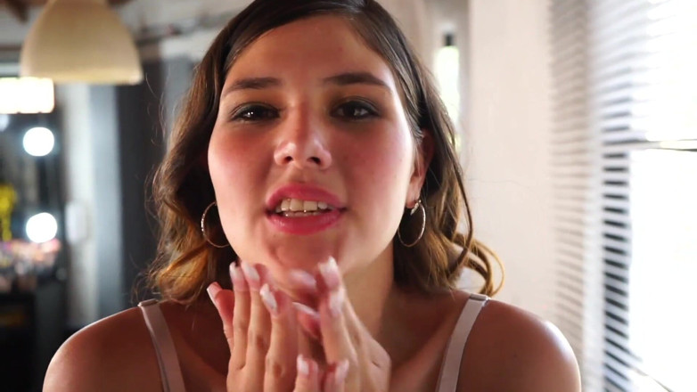 Cipriani: Een klein roze poesje opgegeten door een latino met een...