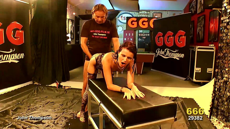 CASTING GIRLS want to FUCK: Ggg John Thompson- Gangbang děvky milují to mokré s chcaní,...