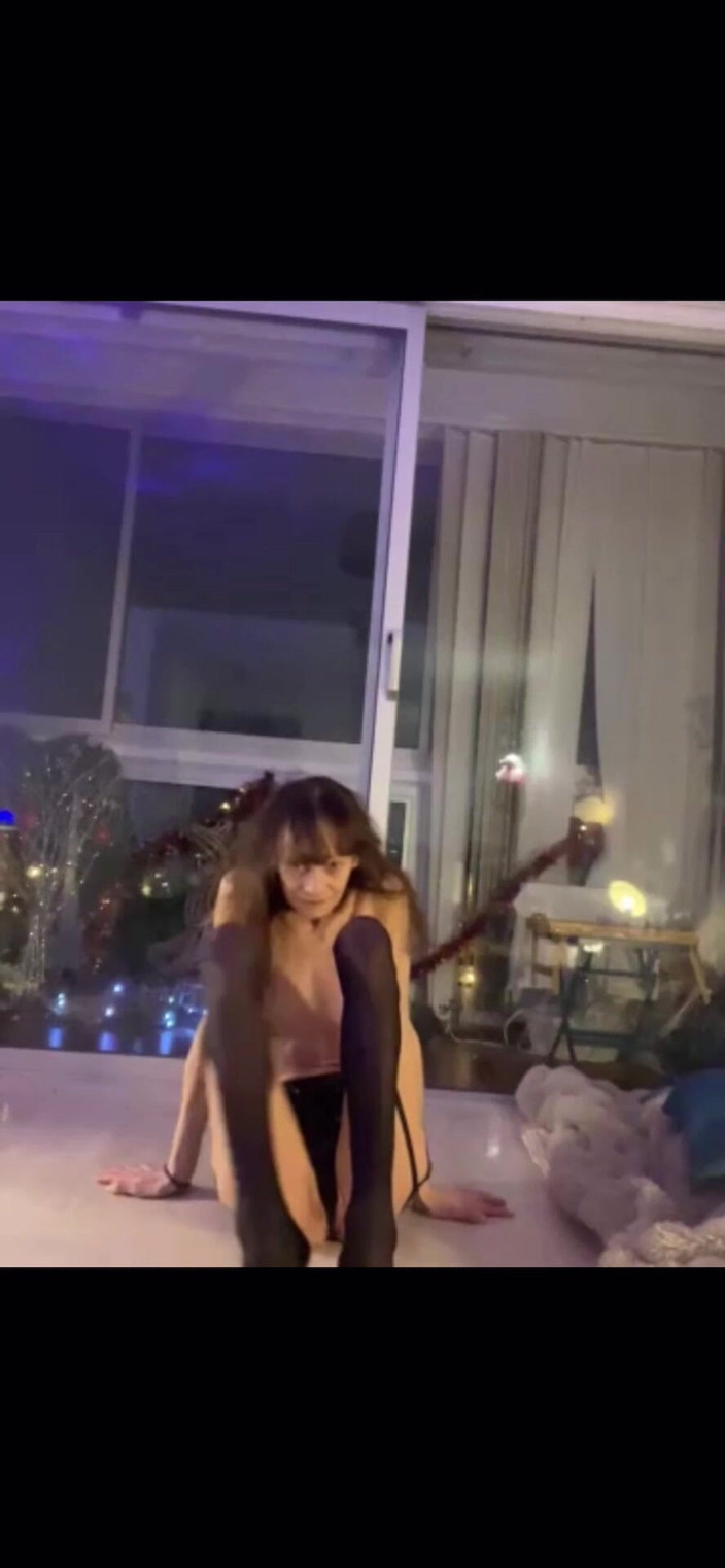 Chris hot studio: Chris