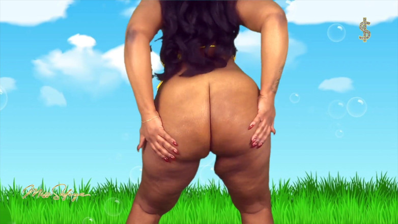Miss-Safiya: Twerking in my Pikachu bikini