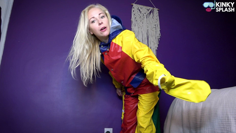 UKCuteGirl Lucy Lauren: 继母穿着雨衣和waders为你打扮 - 手铐住,没有触摸