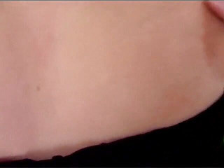 Young Sinner: Mladá Italka si hraje s falešným ptákem a má potěšení