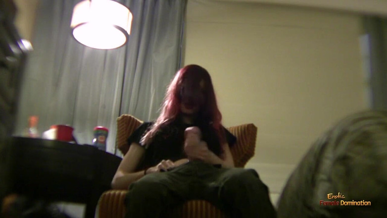 Erotic Female Domination: Brincar com um grande vibrador duro deixa sua boceta molhada