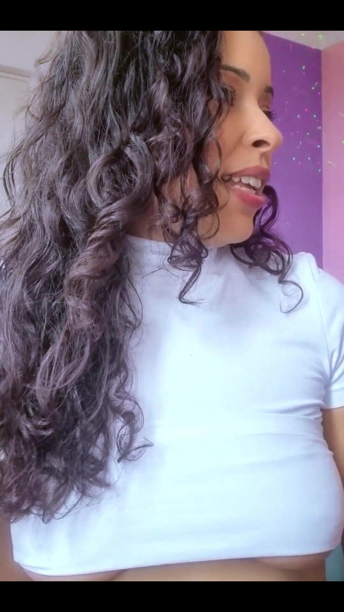 Espuleta Maia: Calda bruna brasiliana con seni naturali che ti chiede di...