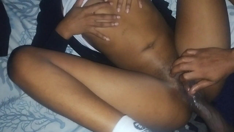 Island Bratz: सौतेले पिता कहते हैं कि अब एक बड़ी लड़की हूँ