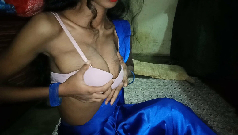 Truefuker: मेरी प्यारी भाभी दिखा रही है कि उसके स्तन हैं और वह मेरे साथ खेल रही है