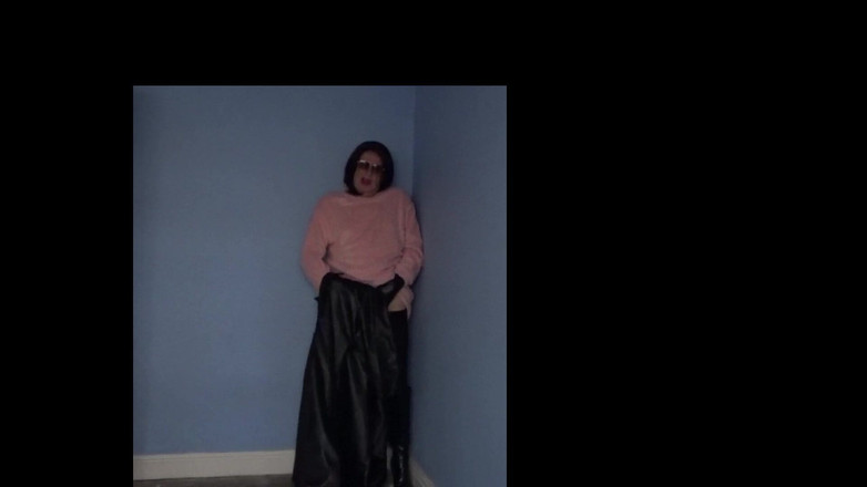 Leather Kirsten: ピンクとブラックで遊ぶ