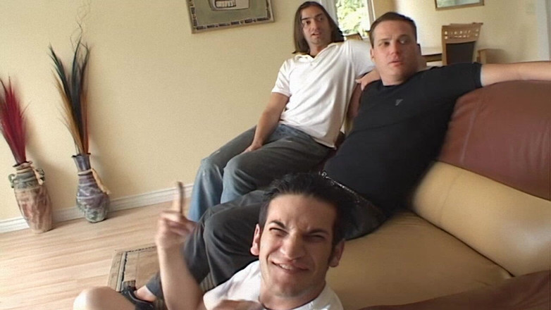 LuxuryPorn: Gagica brunetă seducătoare se bucură de un intens cu degetul și...