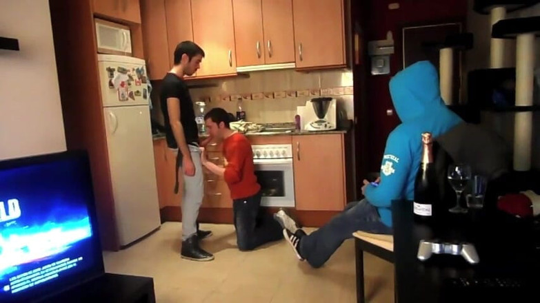 Robyn 3Some: Nonton abang tiriku lagi asik ngentot