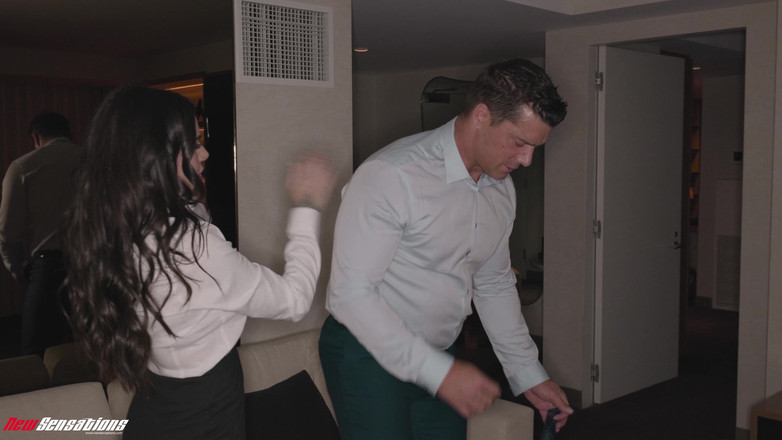 New Sensations: Sexy Suttin laat spanning los met haar nieuwe baas