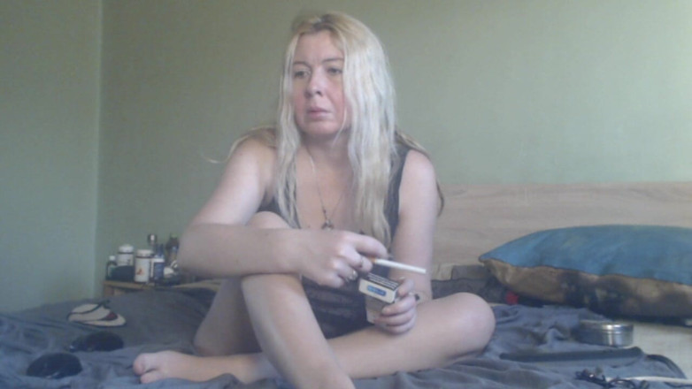 sunshinegoddes: MILF blonde super melancap dengan losyen