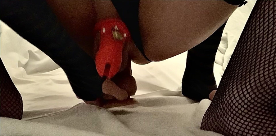Eve Sissy: 버블부트 계집애 대박 딜도 따먹기