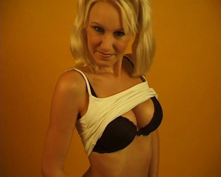 Teen gets fucked: Çek Cumhuriyeti'nden bu video sayesinde başarılı bir porno yıldızı olan...