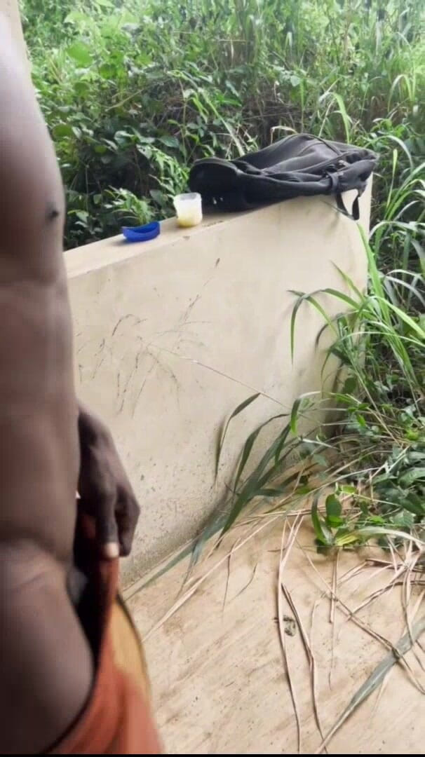 Chief_daddyy: İki adam meydanda seks yapıyor.