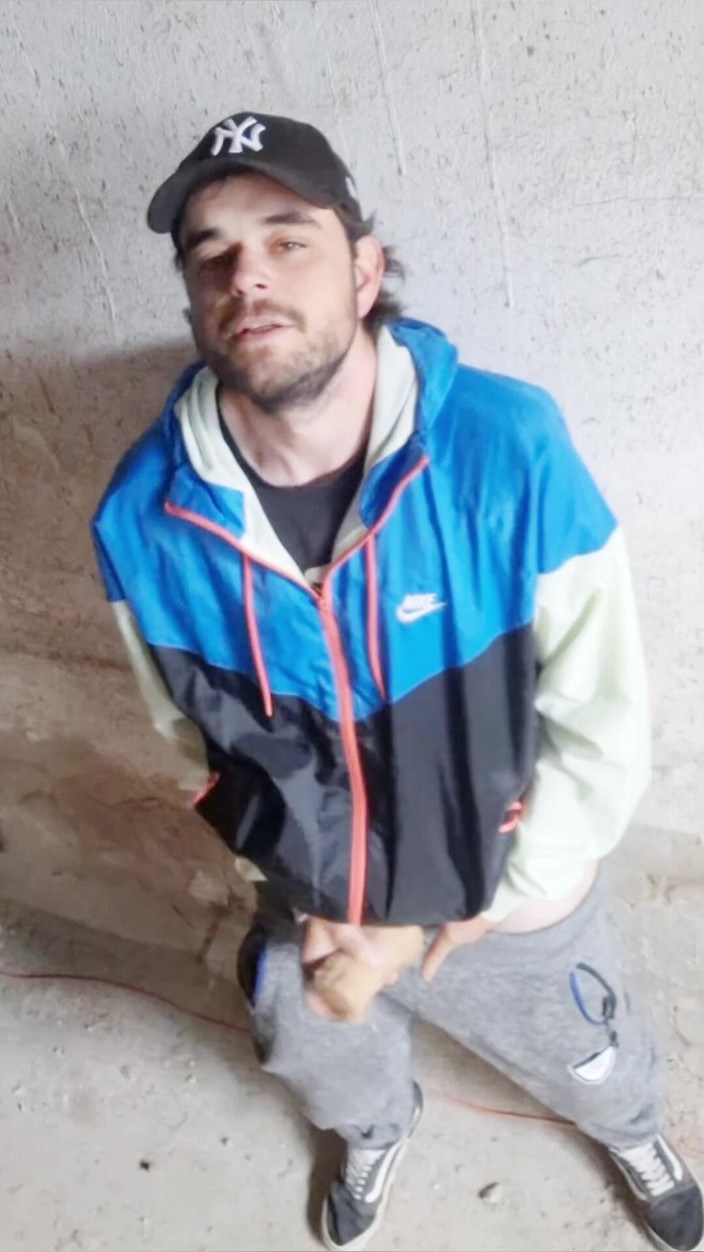 jerkofflover: Mastürbasyon yaptığım terk edilmiş bir binada