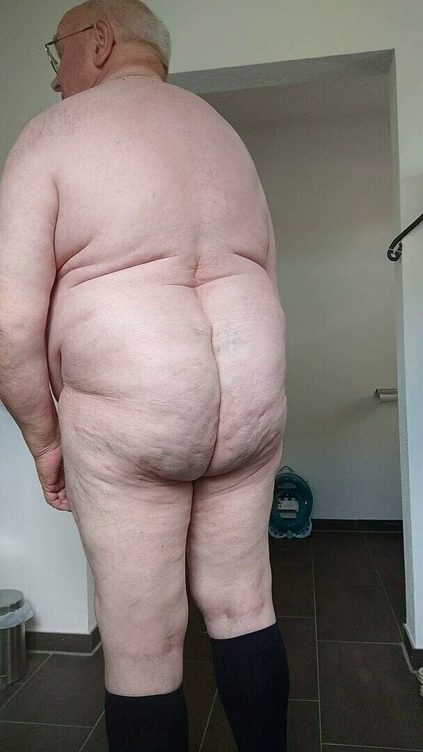 Karlchengeil: Punito per aver ingoiato piscio