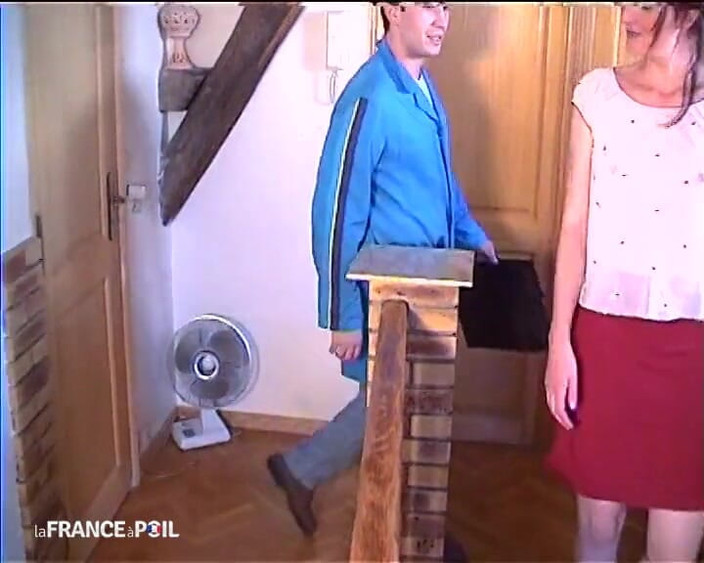 Rue Chaude: 그녀는 그녀의 엉덩이를 걷어 차기 위해 지불하고 있습니다.