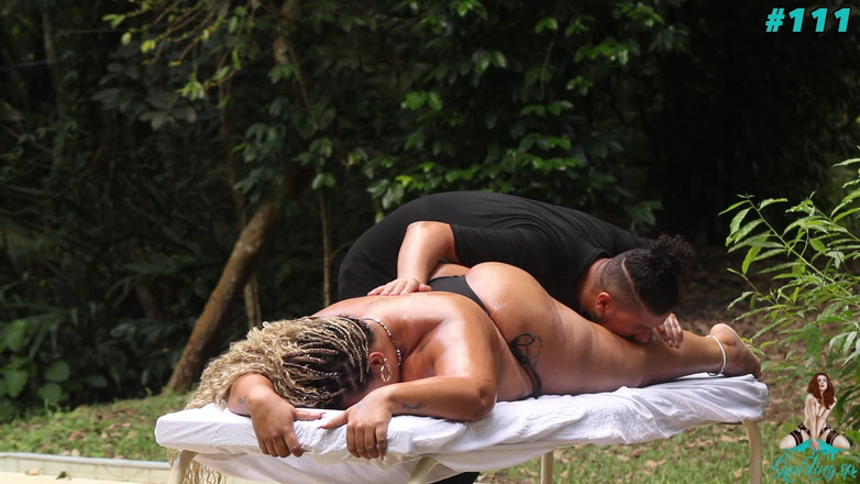 Squirting Sp: Ediane przyszła otrzymać jej pierwszy masaż i to było szalone,...