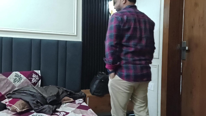 Austin Rose: Un Papa Indien Mature Se Branle Seul Dans Sa Chambre,...