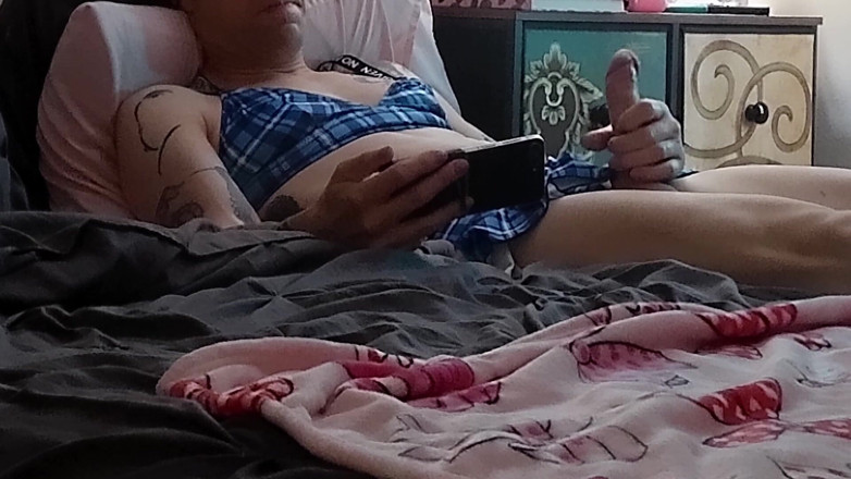 Biguy6999: Bobbie Shamelessly Masturbates While Her Friend Watches