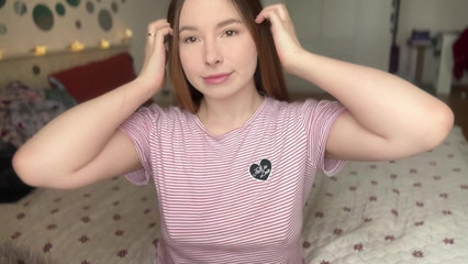 Loly Lola: Юная девушка мастурбирует