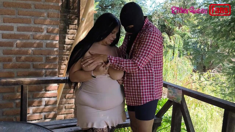 Riderqueen: Berkongkek di luar rumah - video untuk peminat