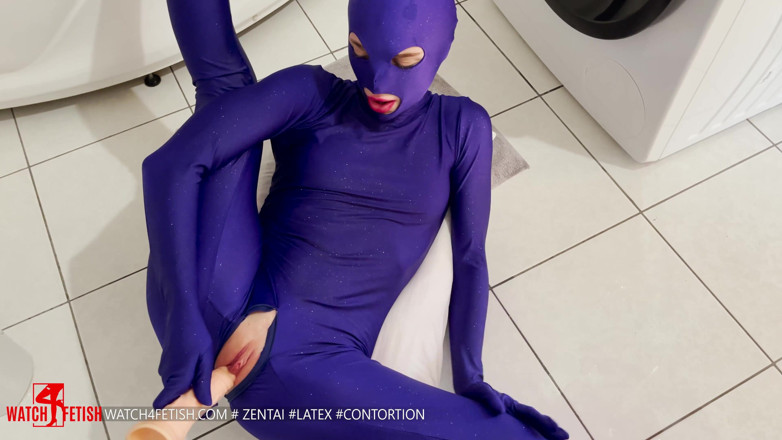 Gymrotic: Flexible acrobatic with dildo fun