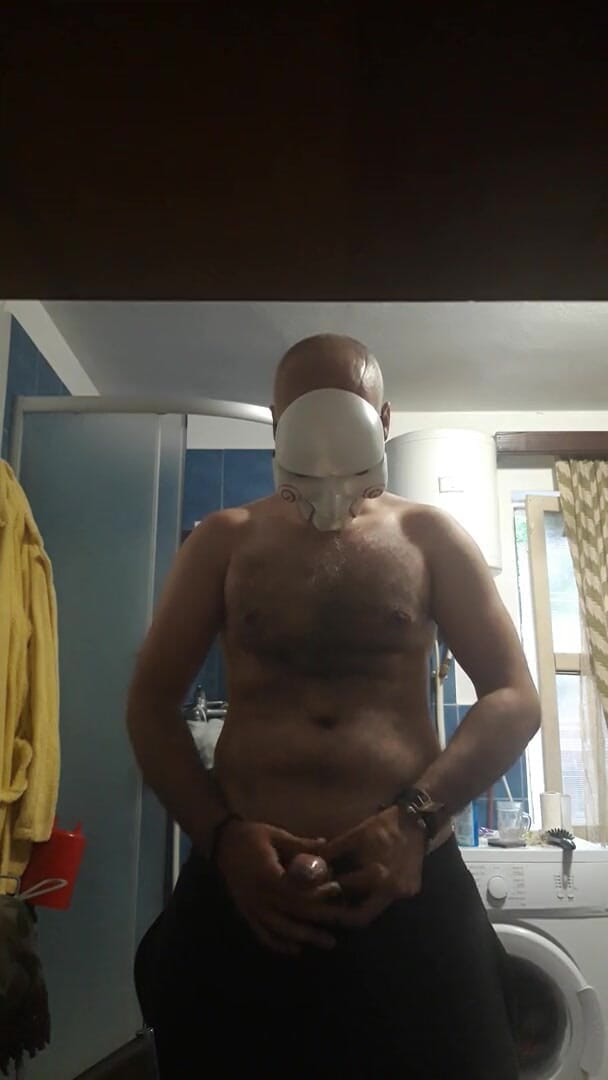 SingerMask: Rush handjob to not be caught by stepmom