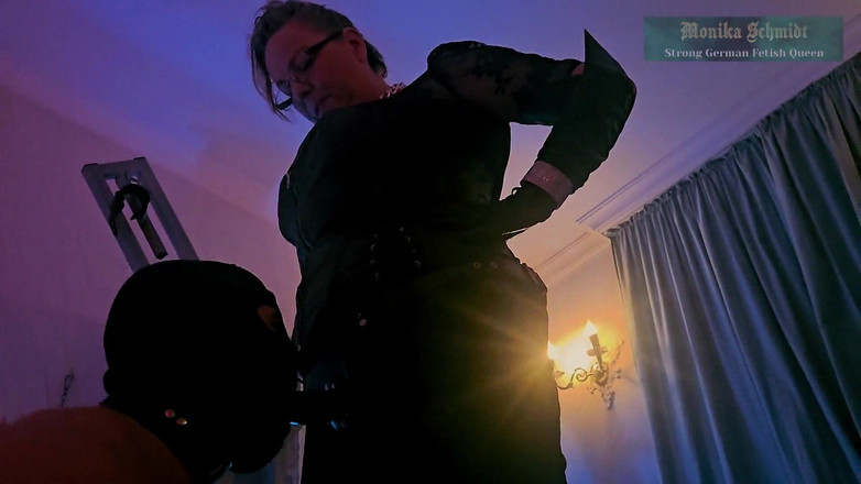 Strict Senz: Monika schmidt लंड चुसाई प्रशिक्षण व्यभिचारी पति कुतिया थूकना मौखिक अपमान