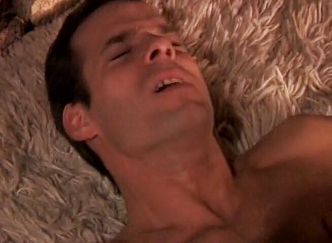 Bareback TV: 暖炉の隣でクソ大きな男の子