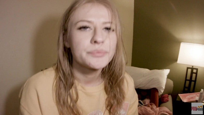 PNW Porn: Freundin und MILF erster gangbang